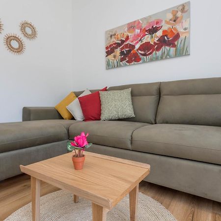 Apartments Marija Bibic ฮวาร์ ภายนอก รูปภาพ