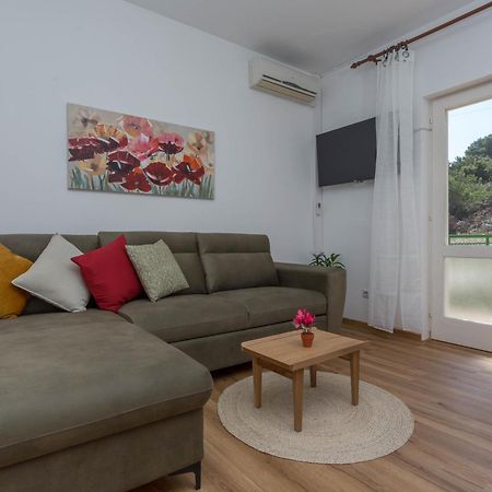 Apartments Marija Bibic ฮวาร์ ภายนอก รูปภาพ