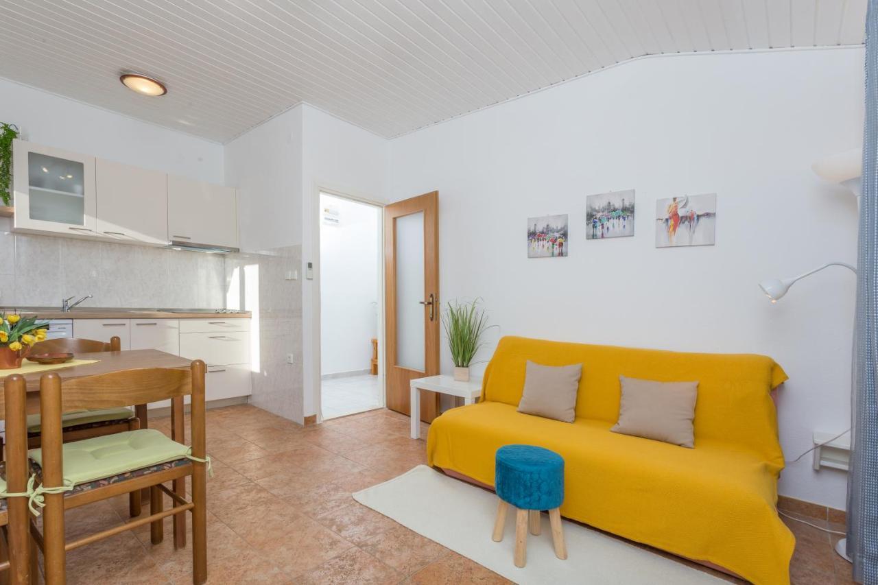 Apartments Marija Bibic ฮวาร์ ภายนอก รูปภาพ