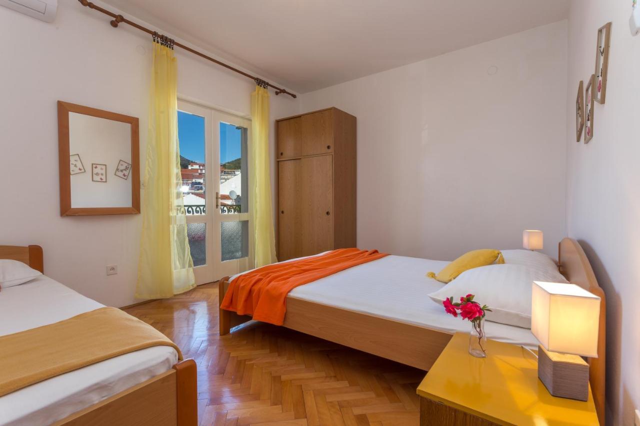 Apartments Marija Bibic ฮวาร์ ภายนอก รูปภาพ