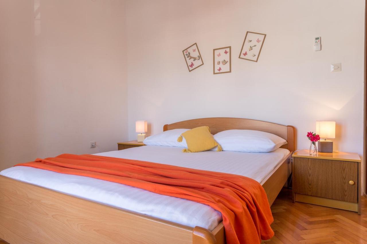 Apartments Marija Bibic ฮวาร์ ภายนอก รูปภาพ