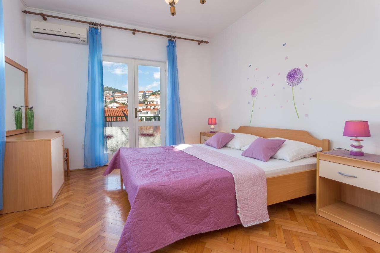 Apartments Marija Bibic ฮวาร์ ภายนอก รูปภาพ