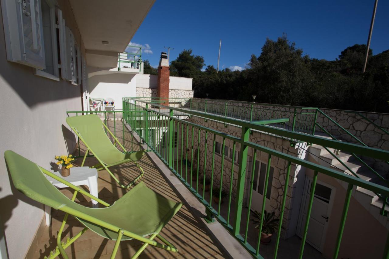 Apartments Marija Bibic ฮวาร์ ภายนอก รูปภาพ