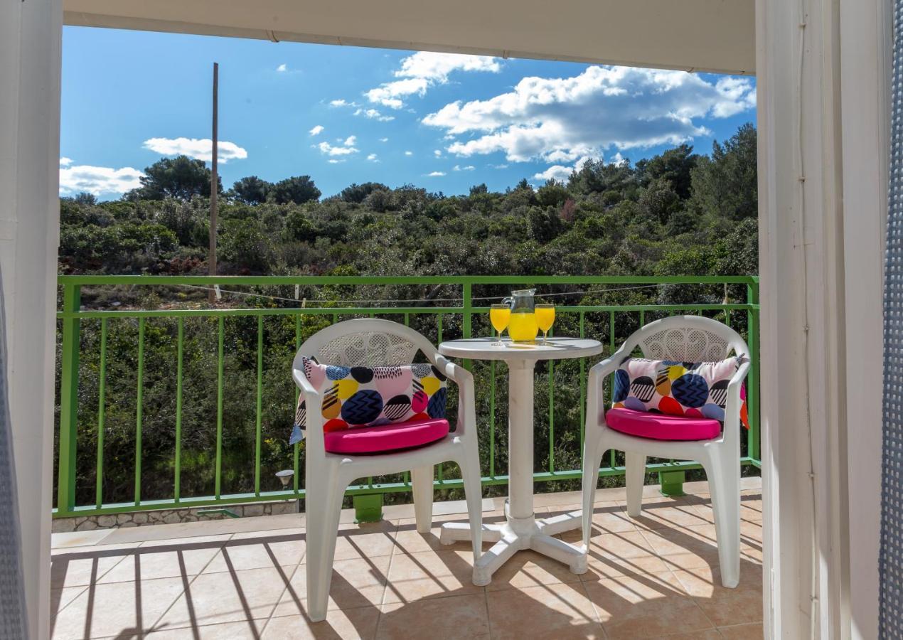 Apartments Marija Bibic ฮวาร์ ภายนอก รูปภาพ