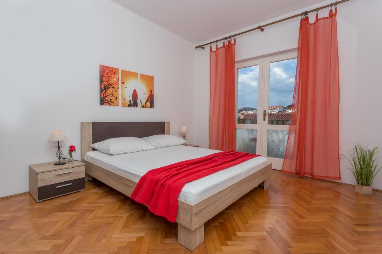 Apartments Marija Bibic ฮวาร์ ภายนอก รูปภาพ
