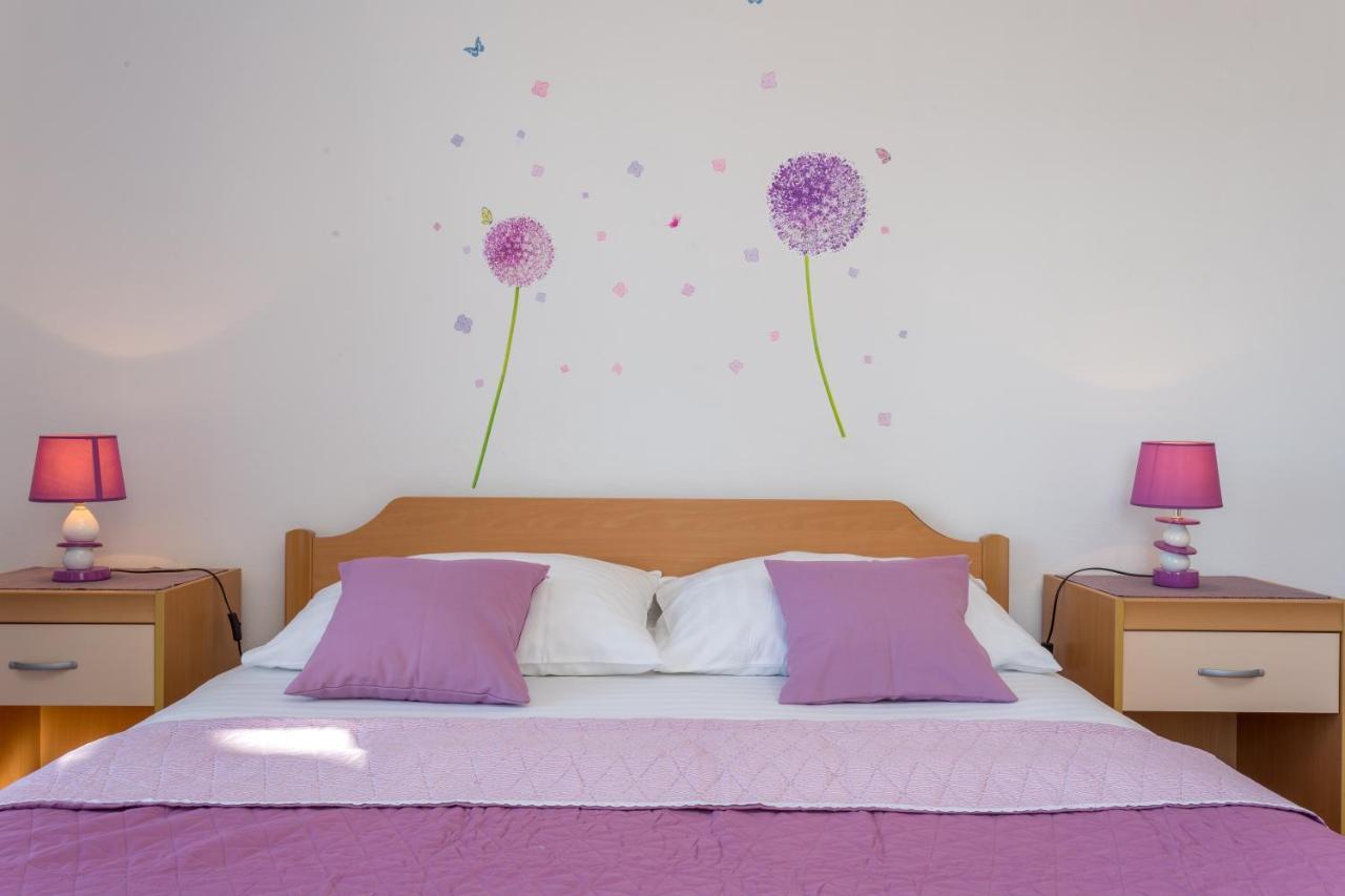 Apartments Marija Bibic ฮวาร์ ภายนอก รูปภาพ