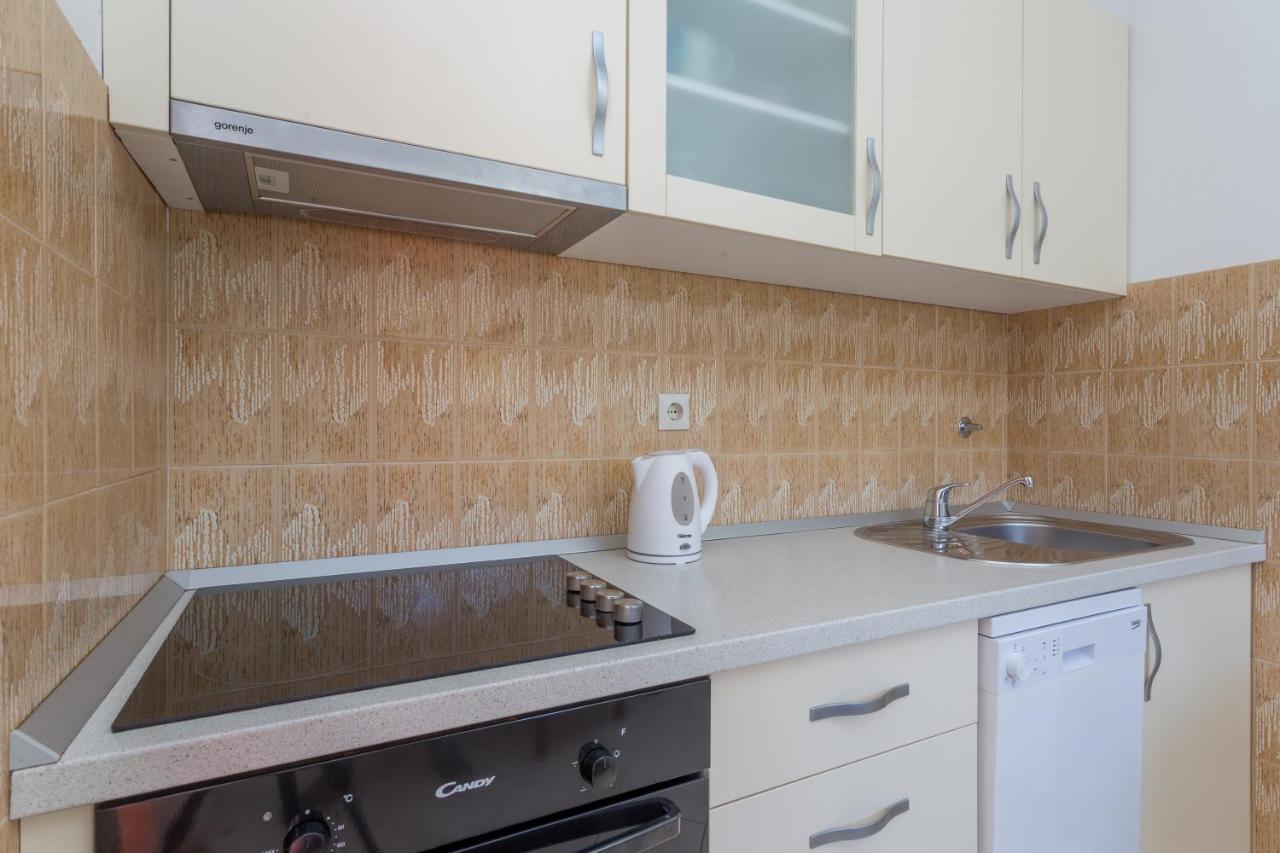Apartments Marija Bibic ฮวาร์ ภายนอก รูปภาพ