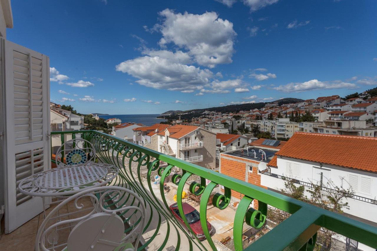Apartments Marija Bibic ฮวาร์ ภายนอก รูปภาพ