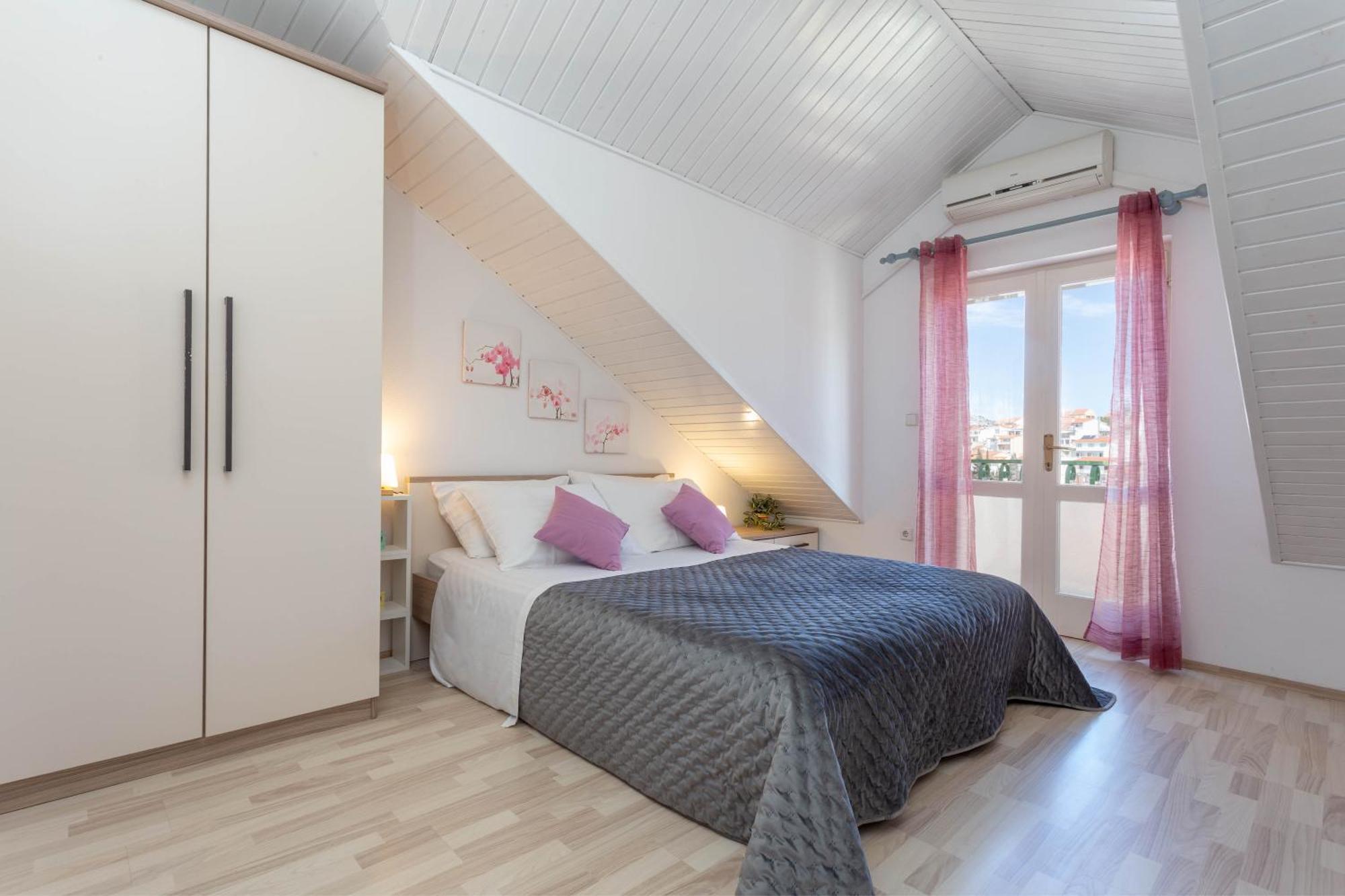 Apartments Marija Bibic ฮวาร์ ภายนอก รูปภาพ