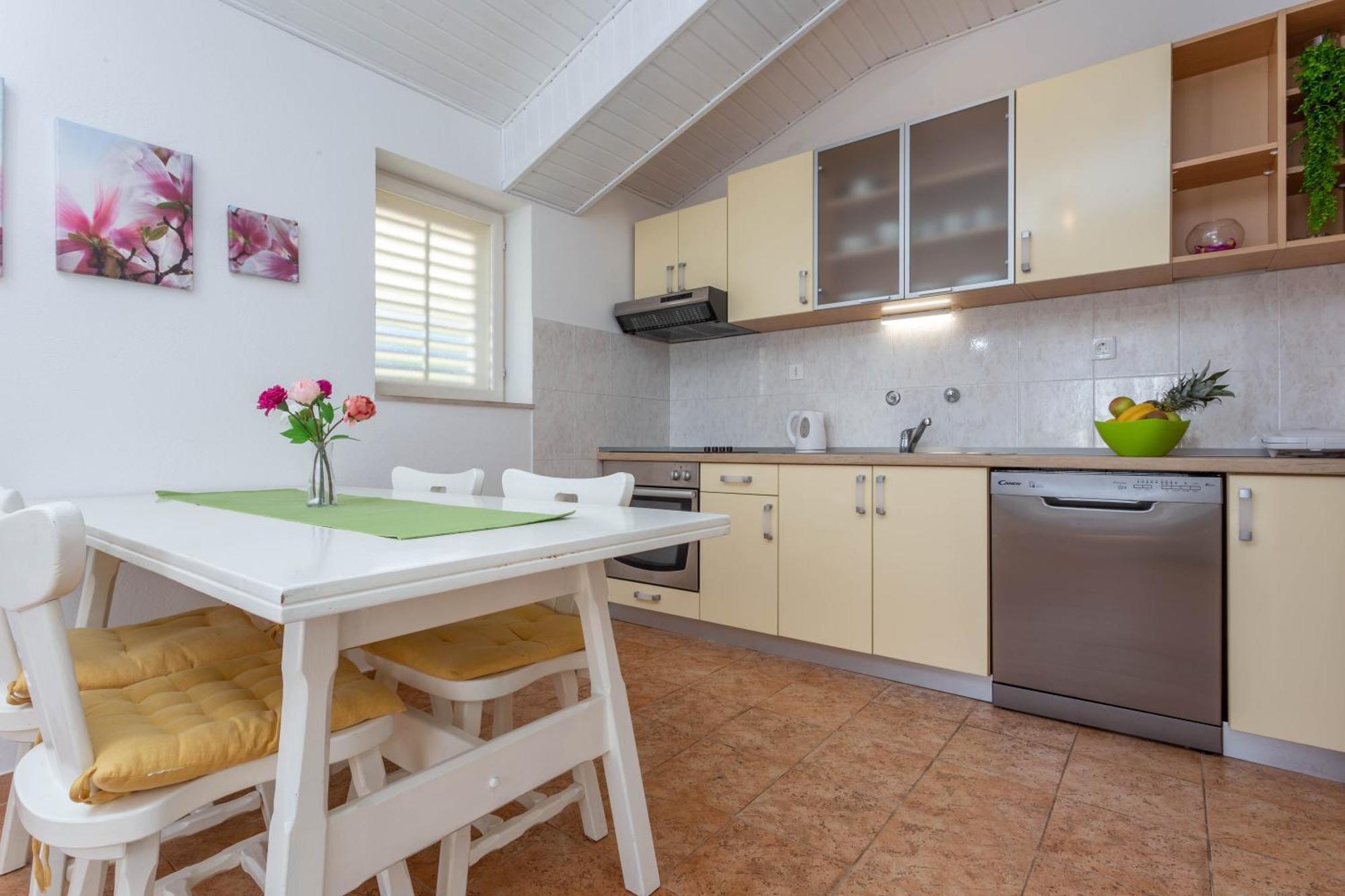 Apartments Marija Bibic ฮวาร์ ภายนอก รูปภาพ