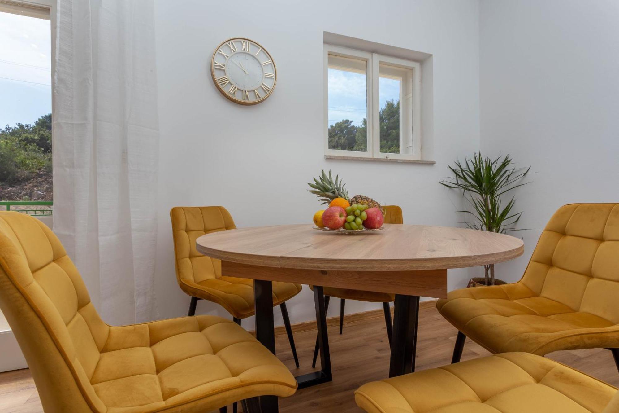 Apartments Marija Bibic ฮวาร์ ภายนอก รูปภาพ