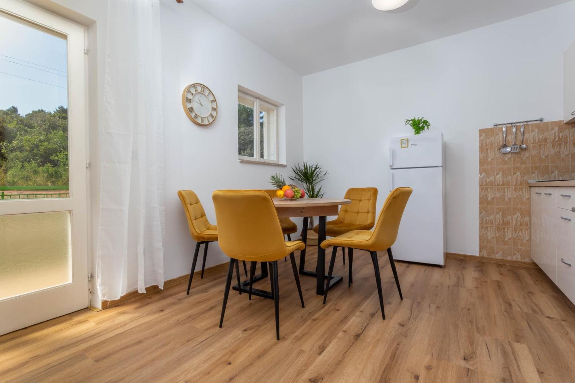 Apartments Marija Bibic ฮวาร์ ภายนอก รูปภาพ