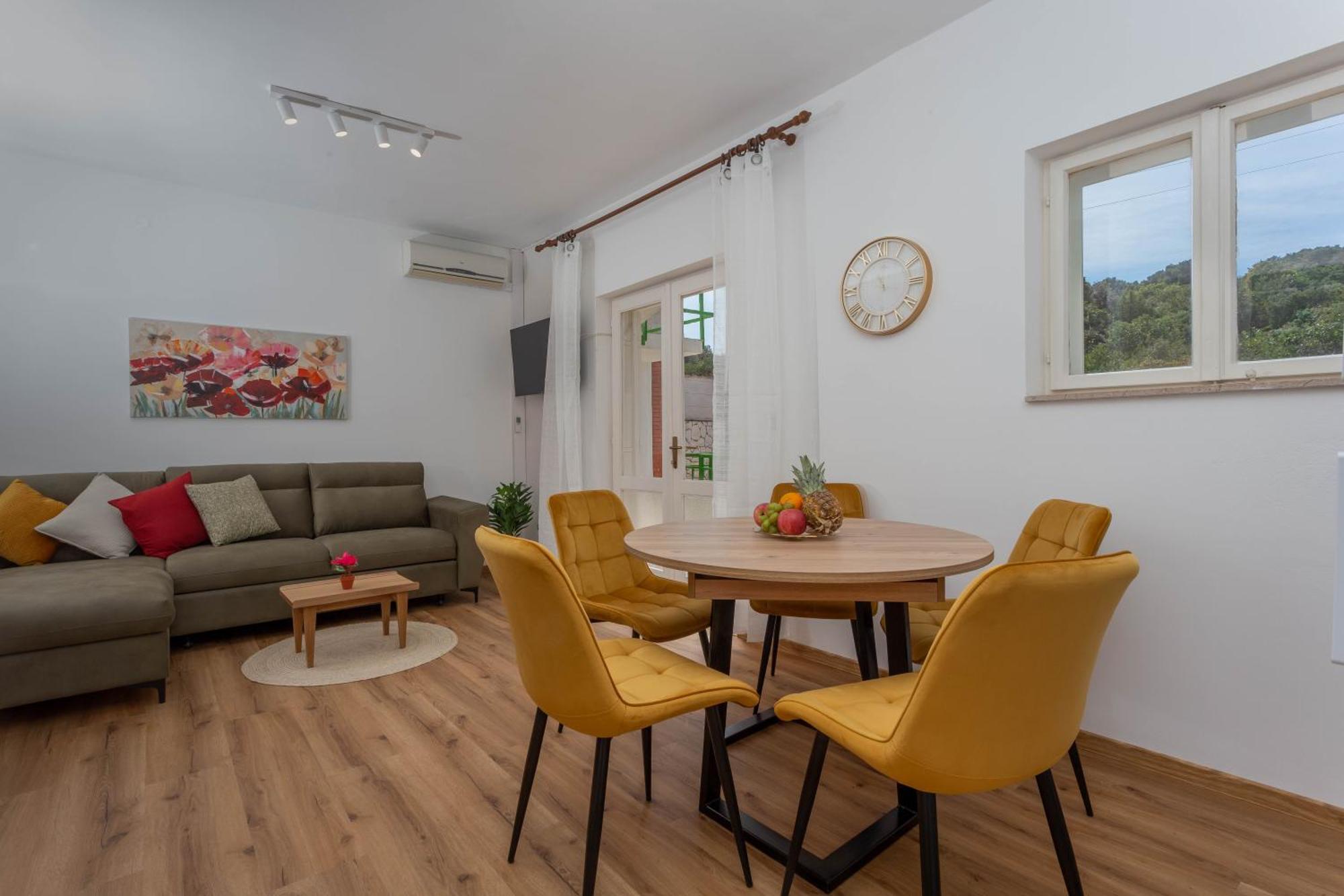 Apartments Marija Bibic ฮวาร์ ภายนอก รูปภาพ