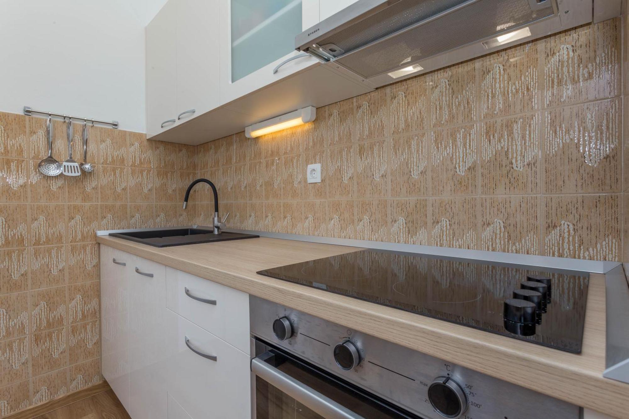 Apartments Marija Bibic ฮวาร์ ภายนอก รูปภาพ